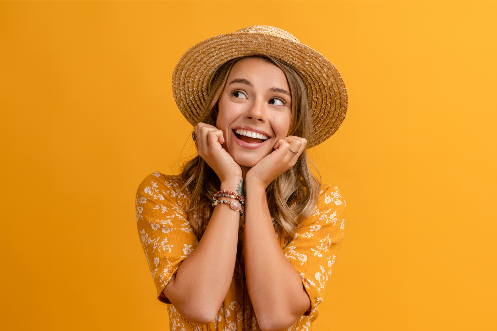 Mujer alegre representando los resultados del Curso Online para Superar la Timidez