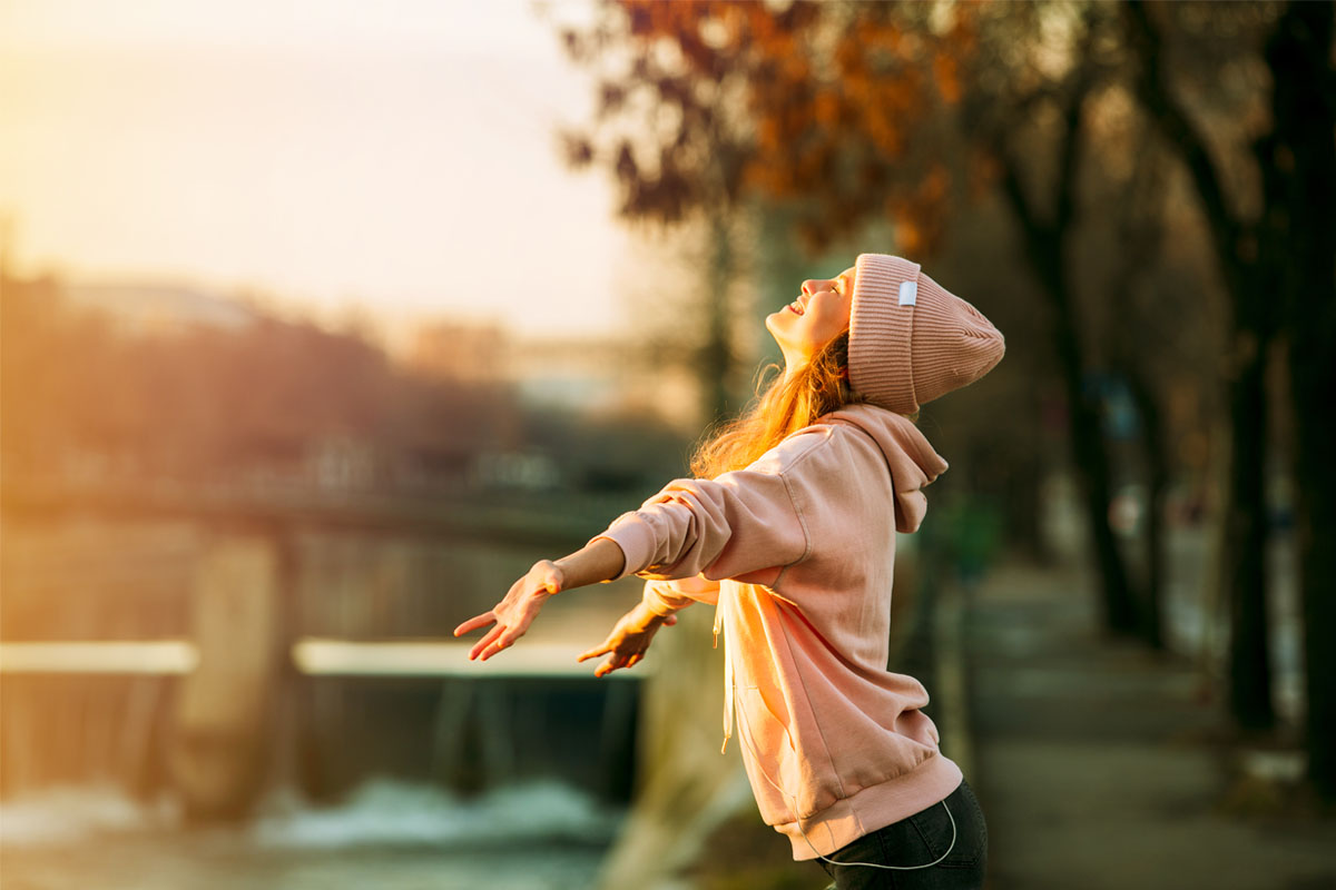 Imagen de alivio y bienestar asociada a terapia para ansiedad digital en Madrid